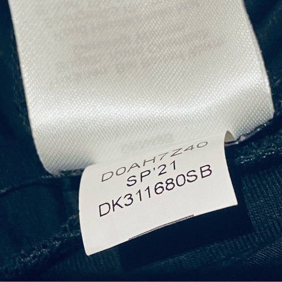 DONNA KARAN  BLACK BANDED WRAP TOP. - Picture 6 of 8